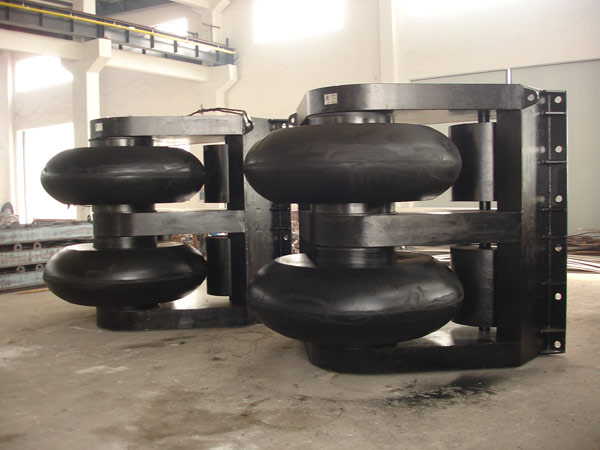 轉(zhuǎn)動型橡膠護舷